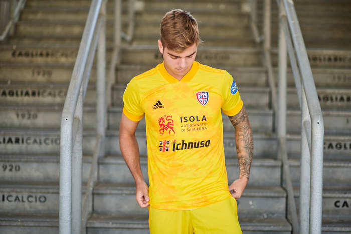 terza maglia cagliari