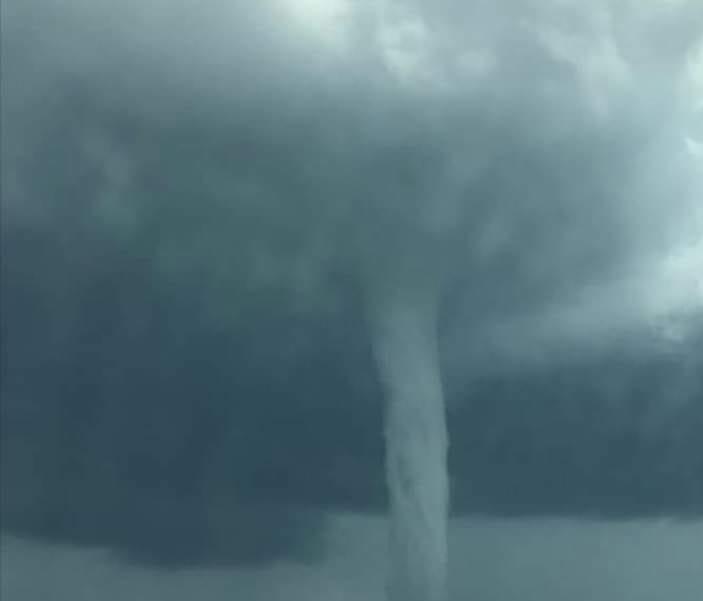 Il Video Disastro Maltempo Sventrato Il Palazzetto Dello Sport E Un Colpo Al Cuore Del Salento