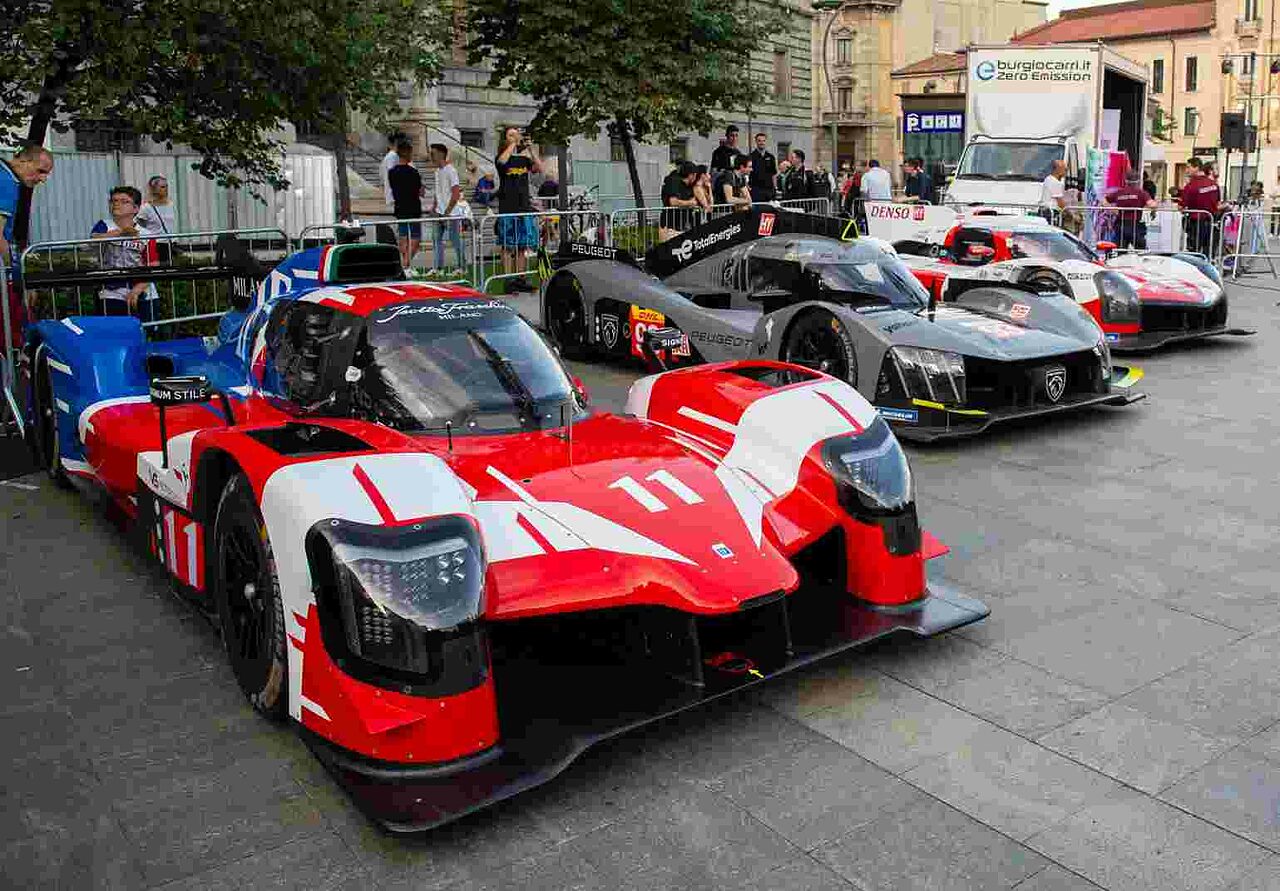 Le vetture del WEC in piazza a Monza