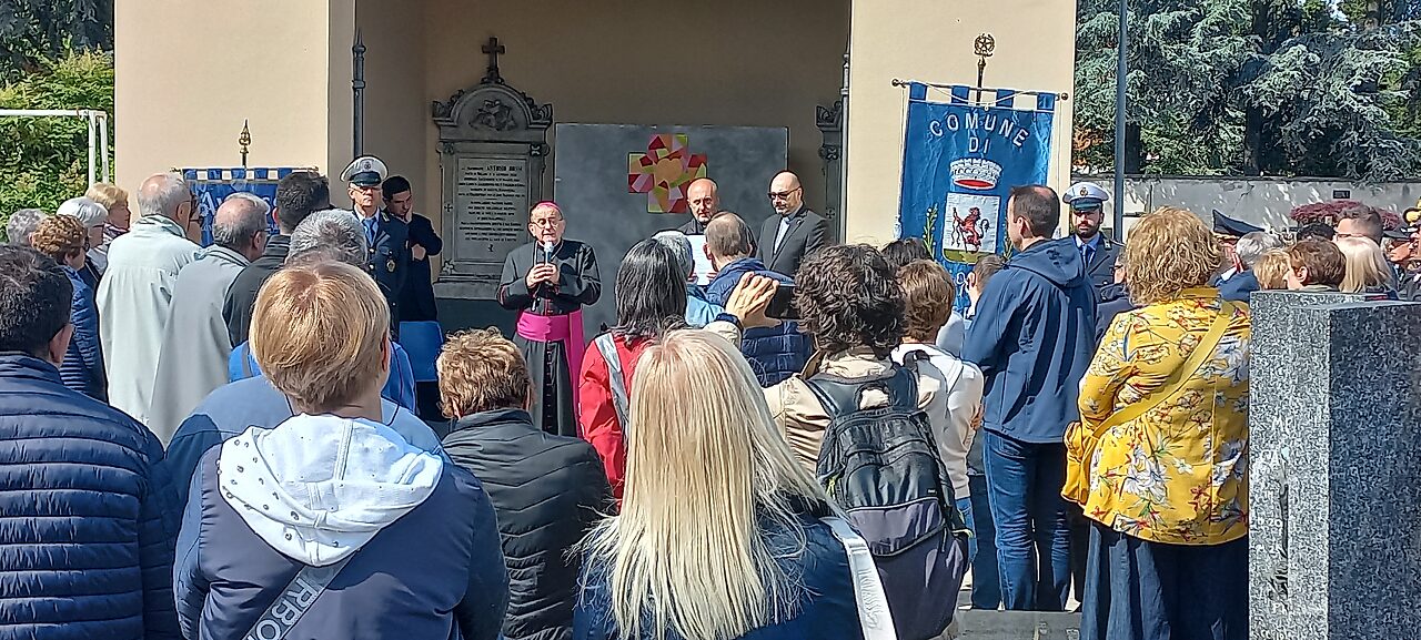 Mario Delpini al cimitero di Agrate Brianza