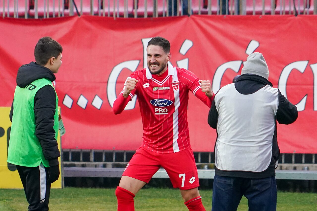 A rete per la terza volta Azzi, che a queste latitudini ha militato con il Cittadella