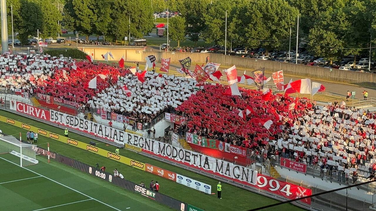 La Curva Pieri incita il Monza