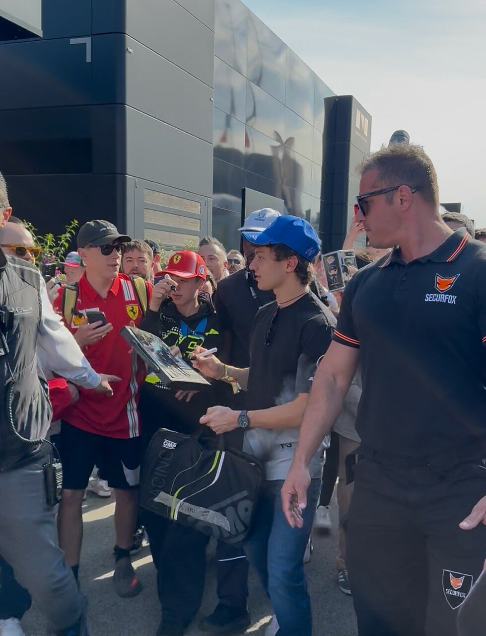 Kimi Antonelli si concede al pubblico di Imola