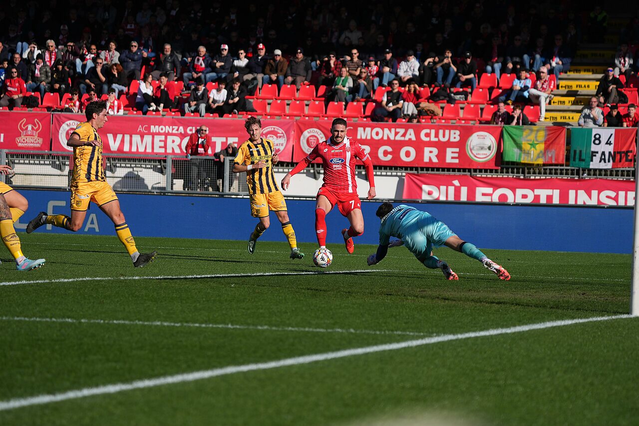 Azzi nel primo tempo