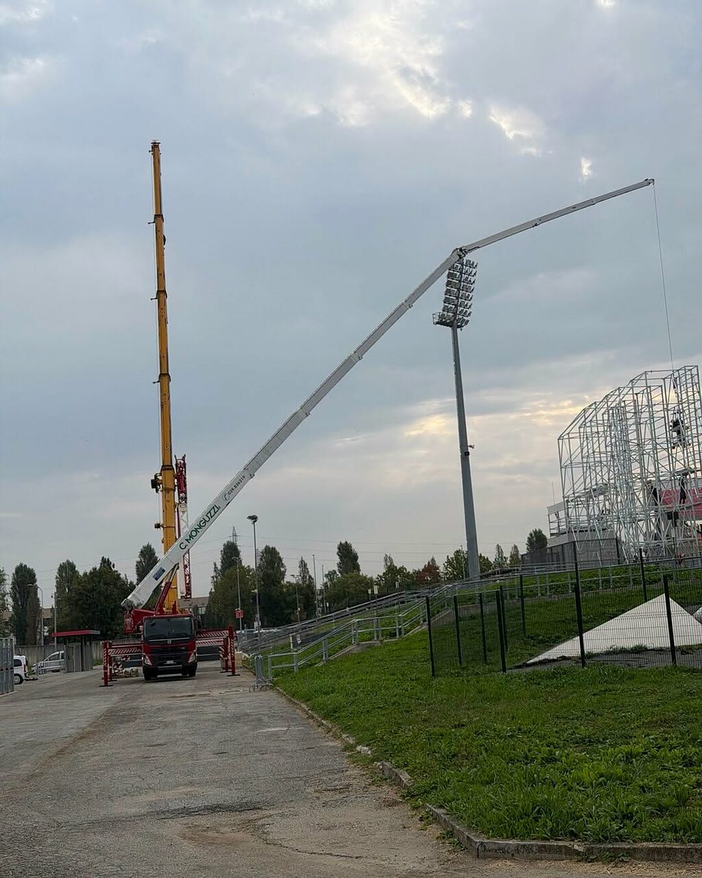 Monza, prende sempre più forma il nuovo maxischermo: i costi e quando entrerà in funzione