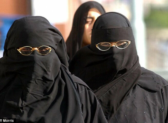 donne con il niqab