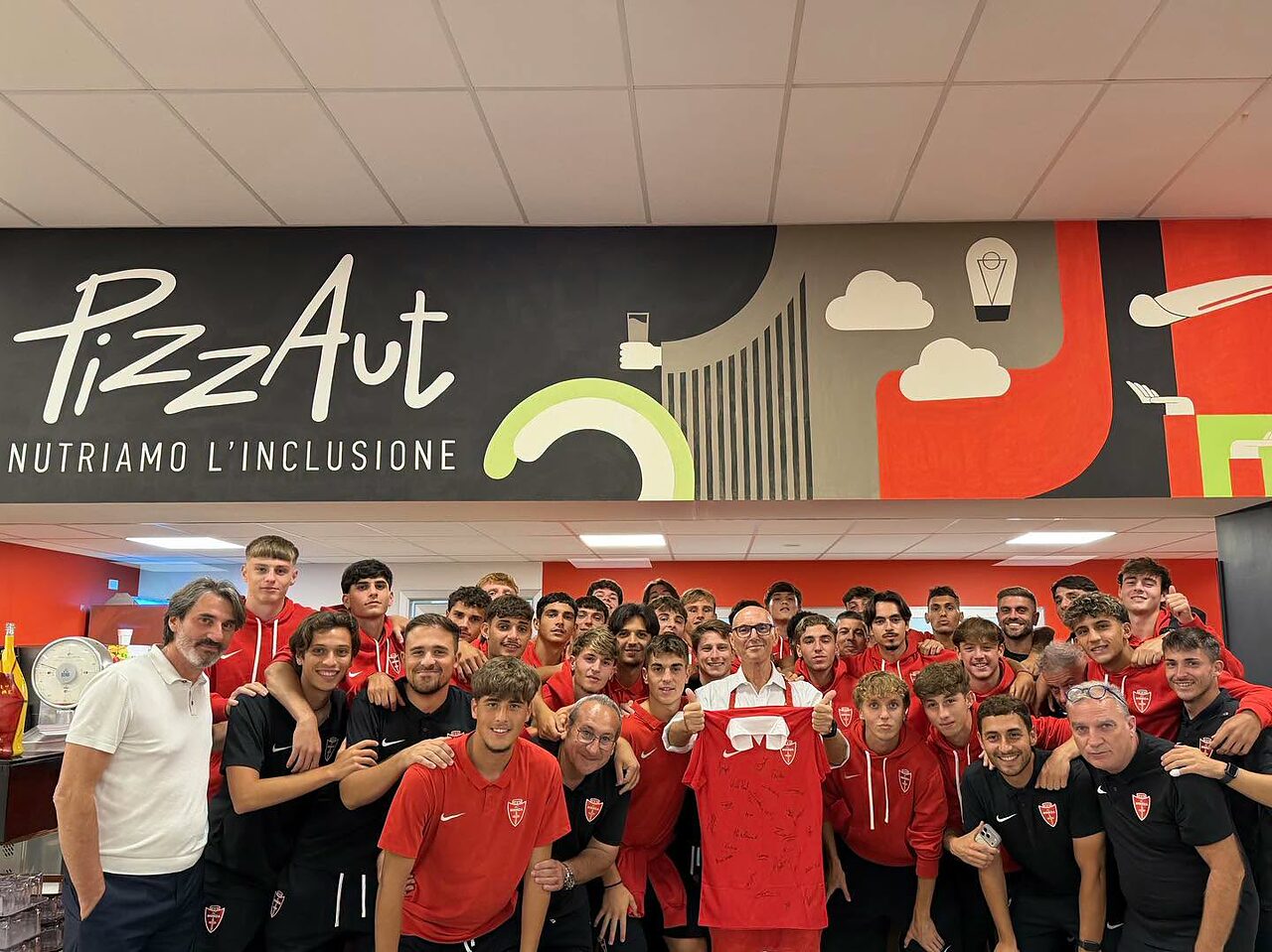 Monza, la Primavera si riunisce a cena da PizzAut: un momento di unio