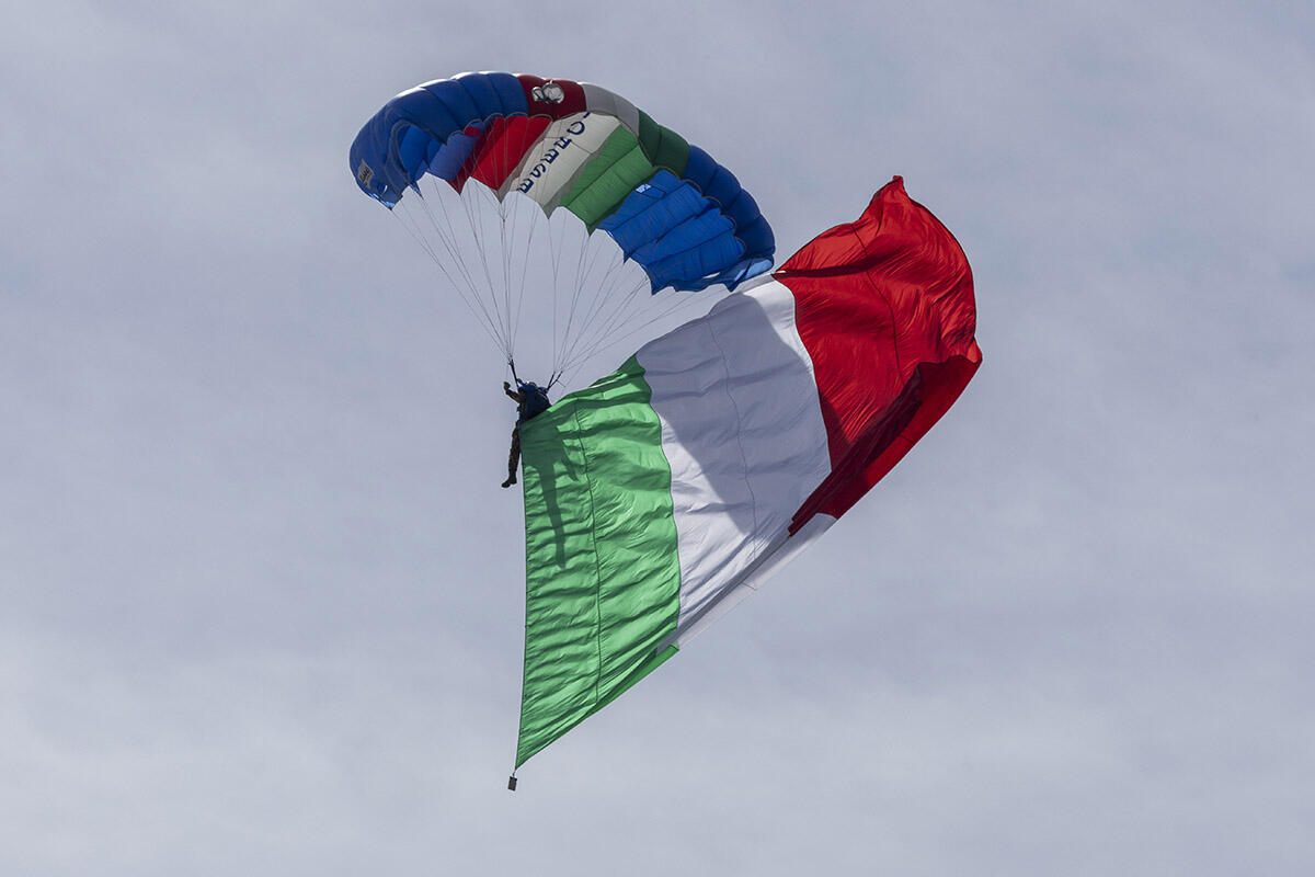 I paracadutisti della Folgore prima del GP