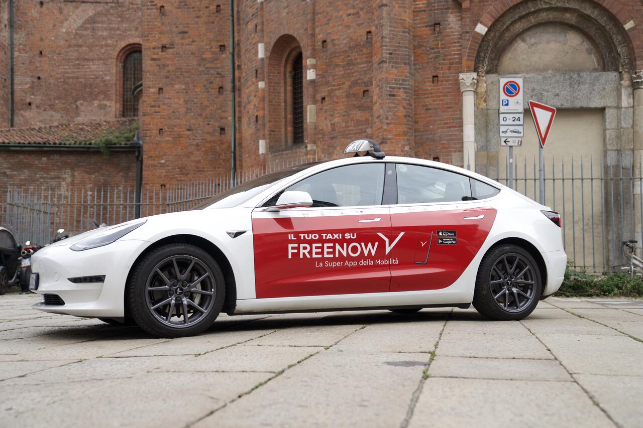 Taxi, car sharing e autobus: Monza è davvero una città a misura di chi si sposta?