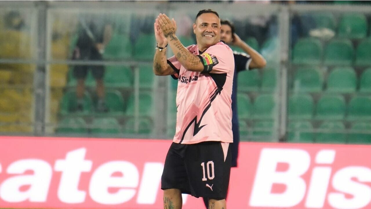 L'abbraccio di Palermo a Miccoli nel “The Last Match” (con la firma inaspettata di un ex Monza)