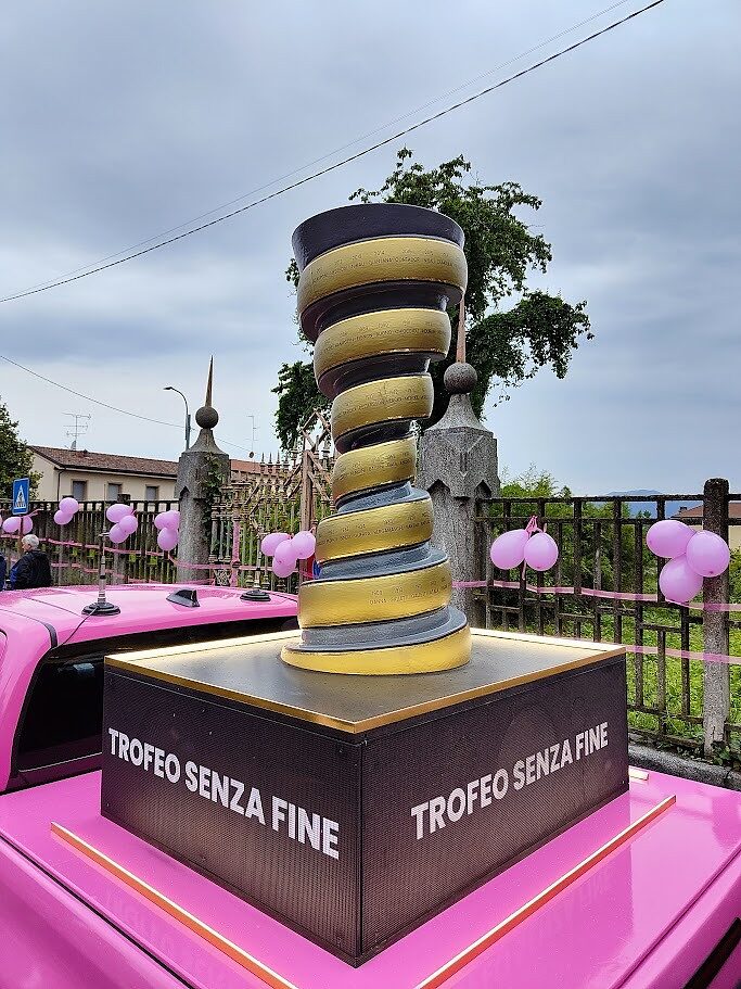 Ciclismo, spunta una clamorosa indiscrezione: il Giro d'Italia 2027 potrebbe passare in un luogo iconico di Monza!