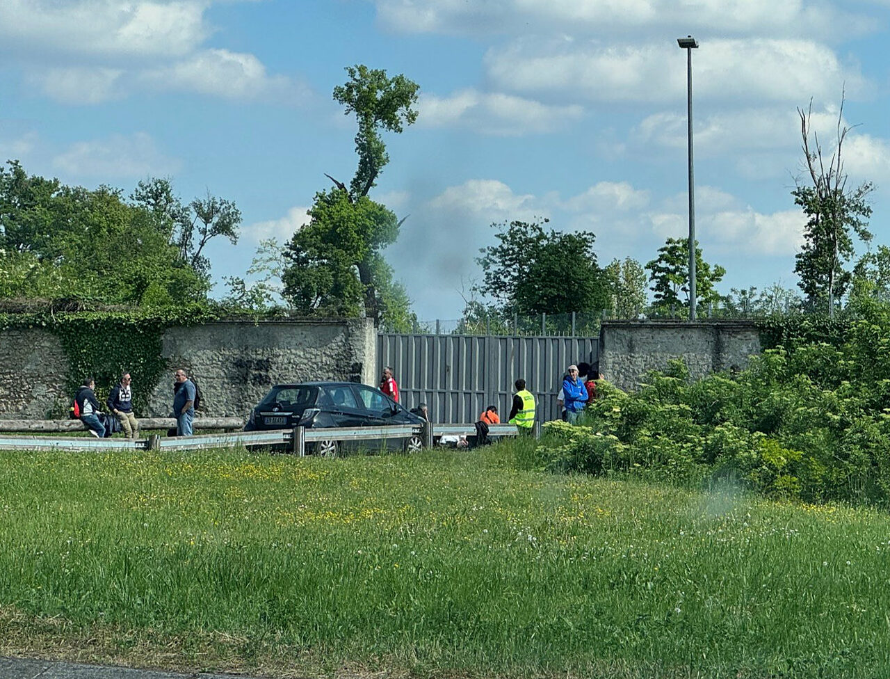 Il pubblico ai cancelli della Variante della Roggia