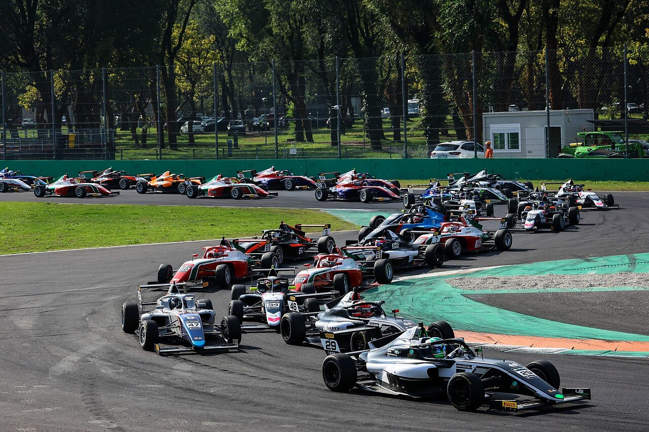 La partenza di gara 3 a Monza