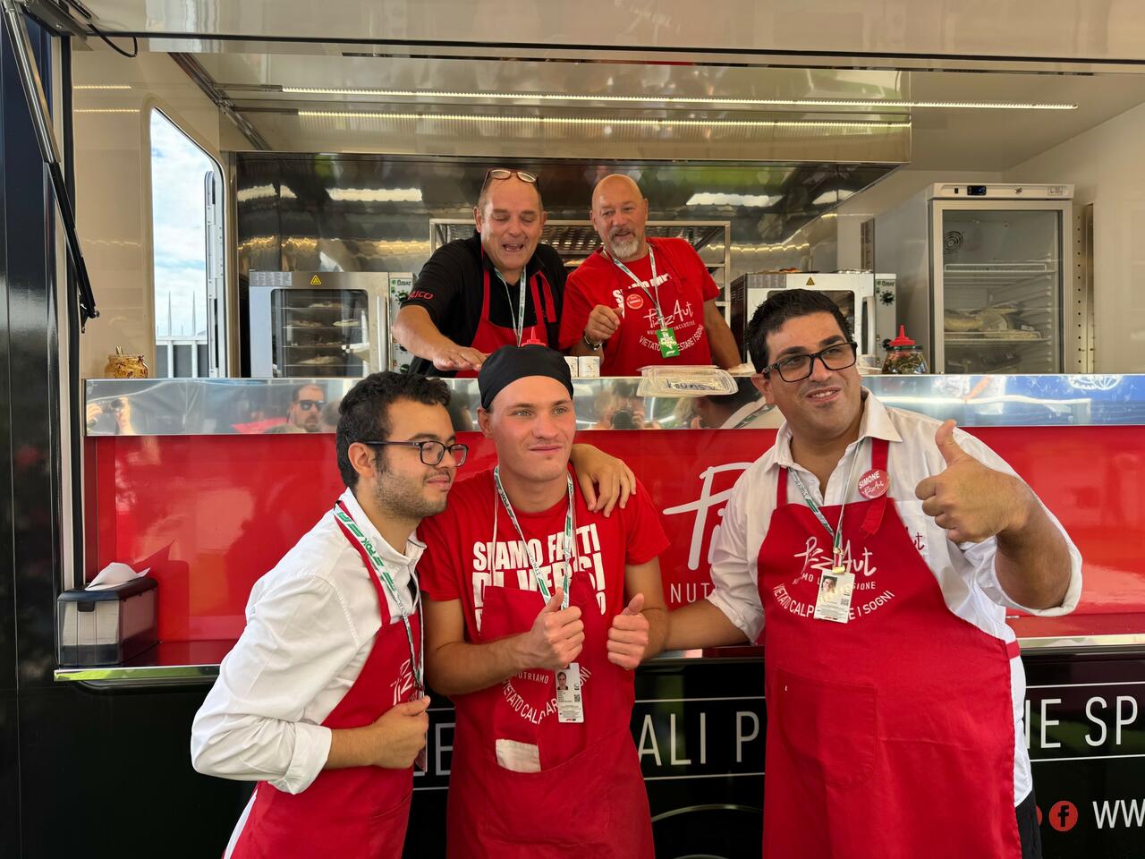 I ragazzi di PizzAut in Autodromo