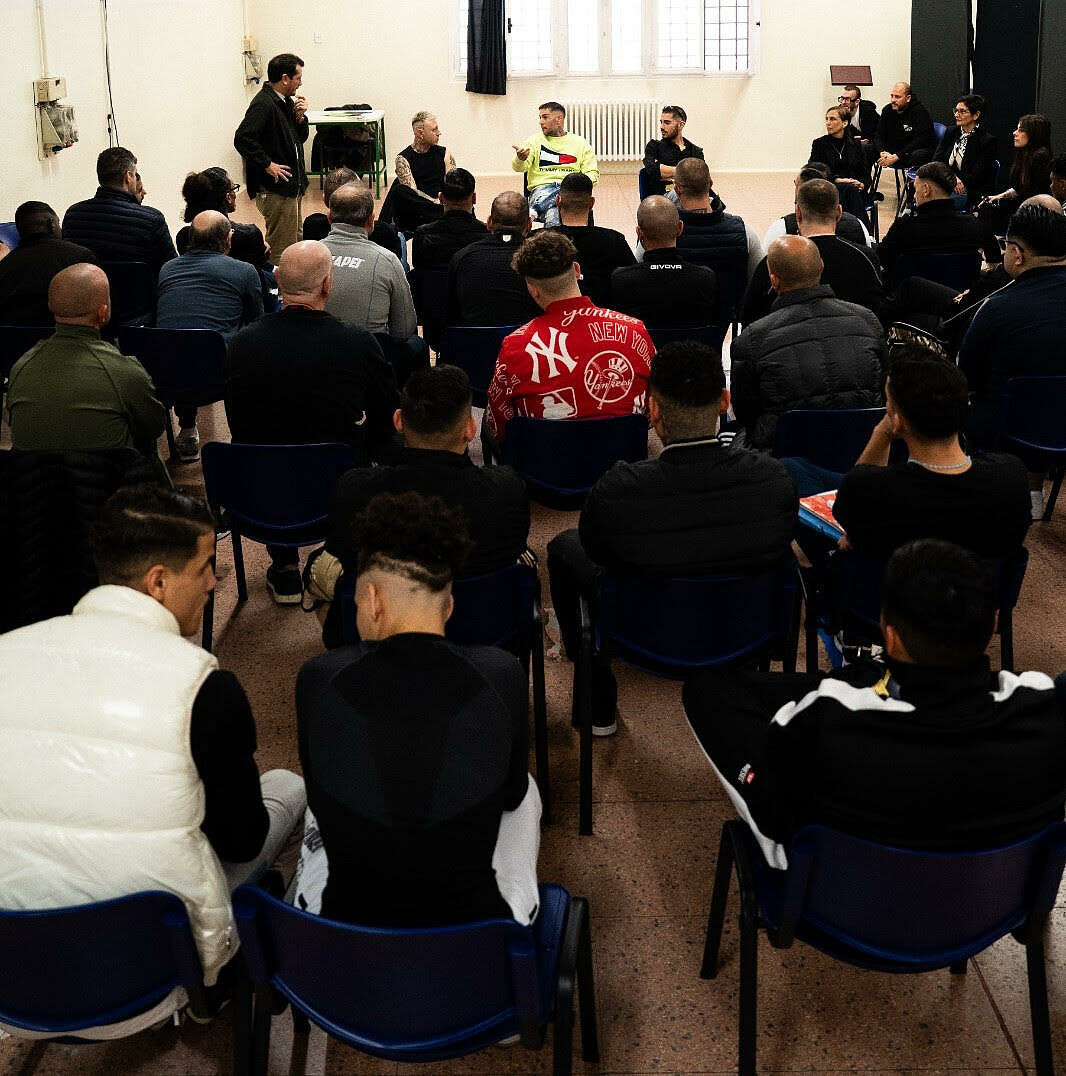 Lazza ed Emis Killa al carcere di Monza