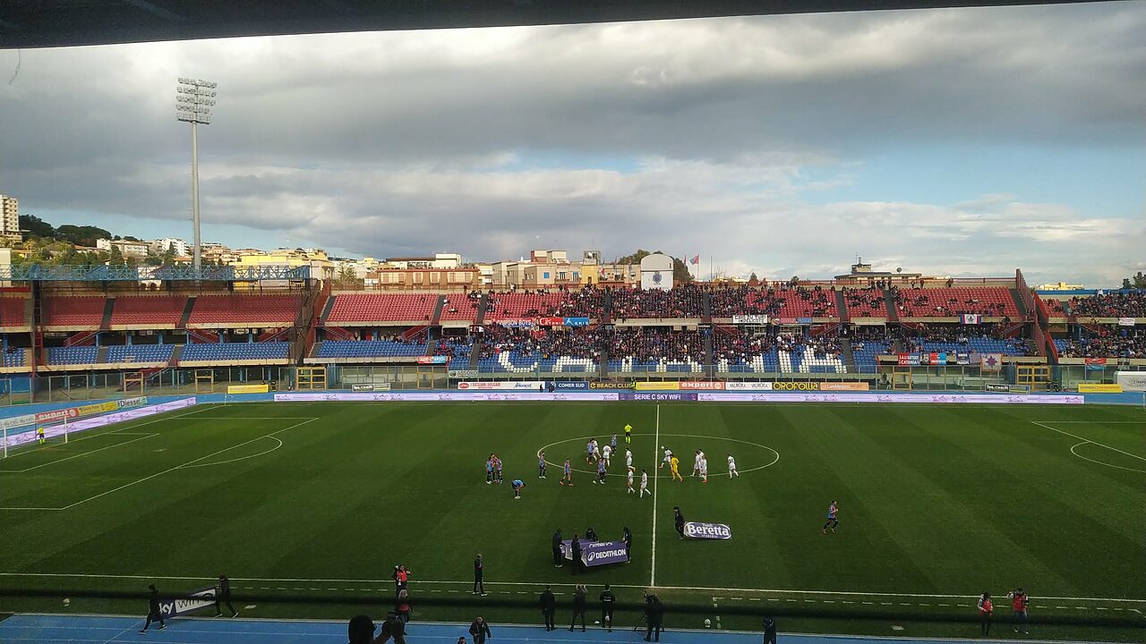 Inizio Catania-Cavese 2-0