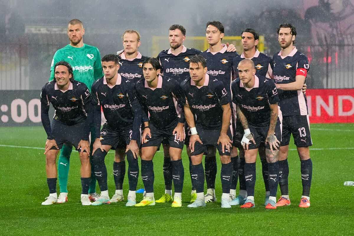 Il Palermo prima della gara contro il Monza