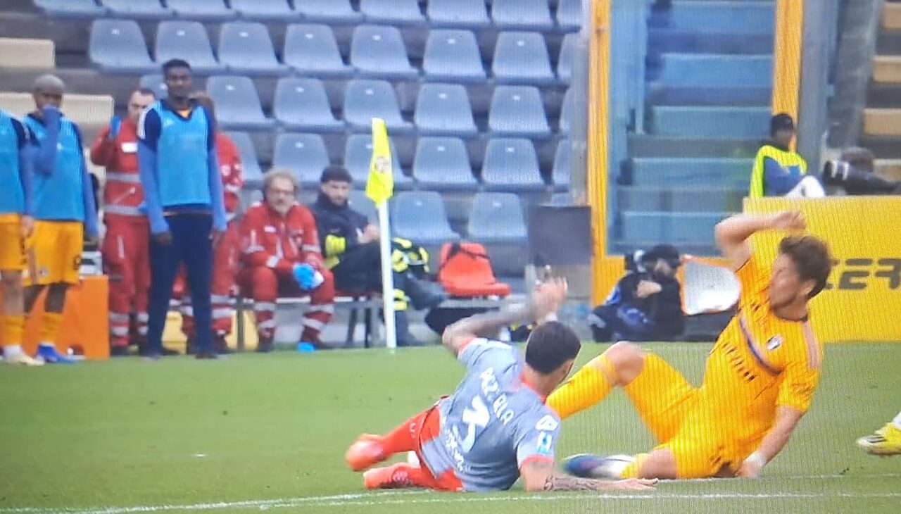 Fallo di Loyola su Pezzella