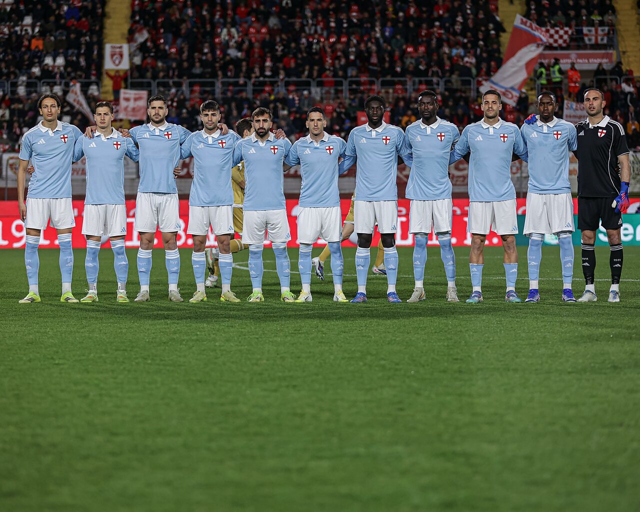 Il Mantova prima della gara vinta 3-0 contro il Cesena