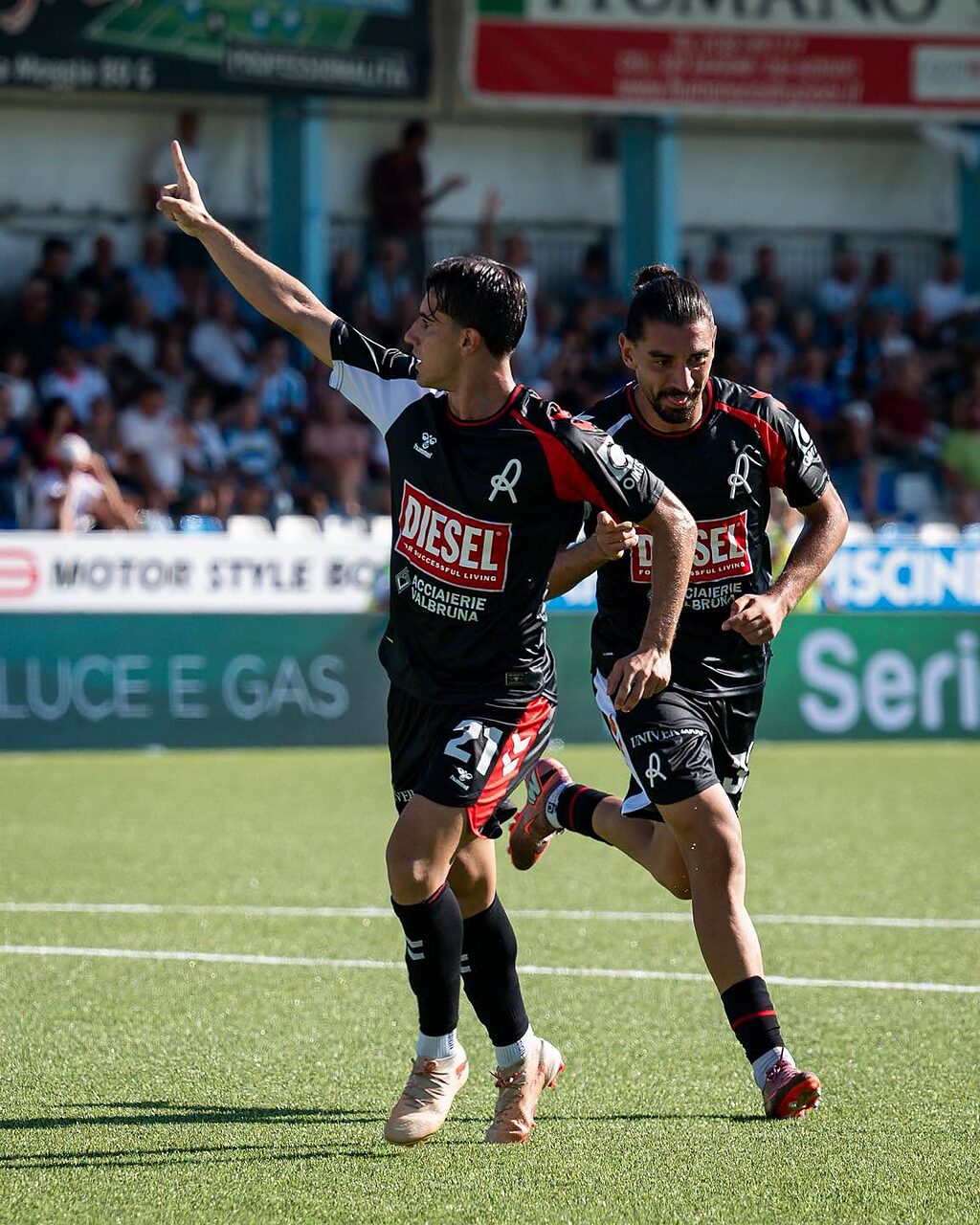 😮 Vicenza, Merkaj si DIVORA il gol del vantaggio: palla altissima