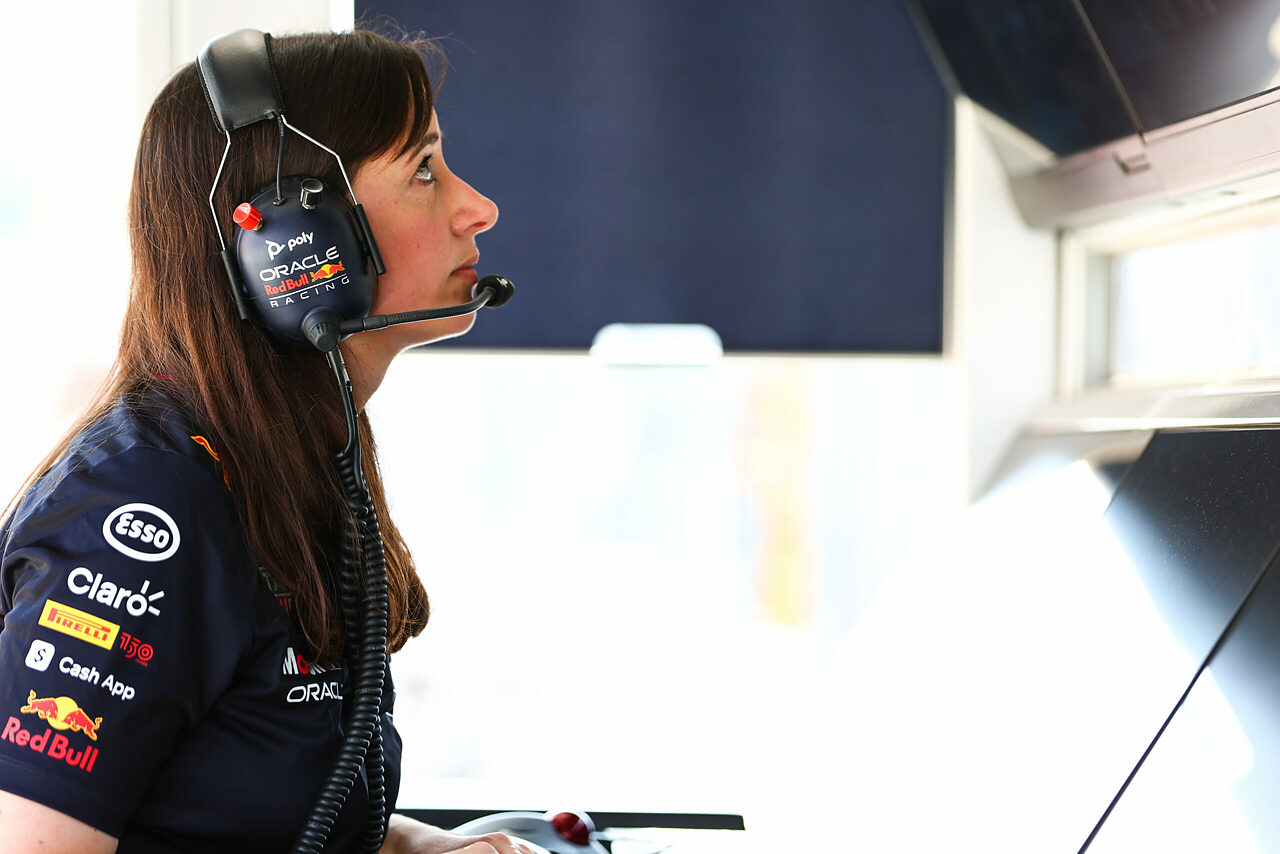 Hannah Schmitz Red Bull