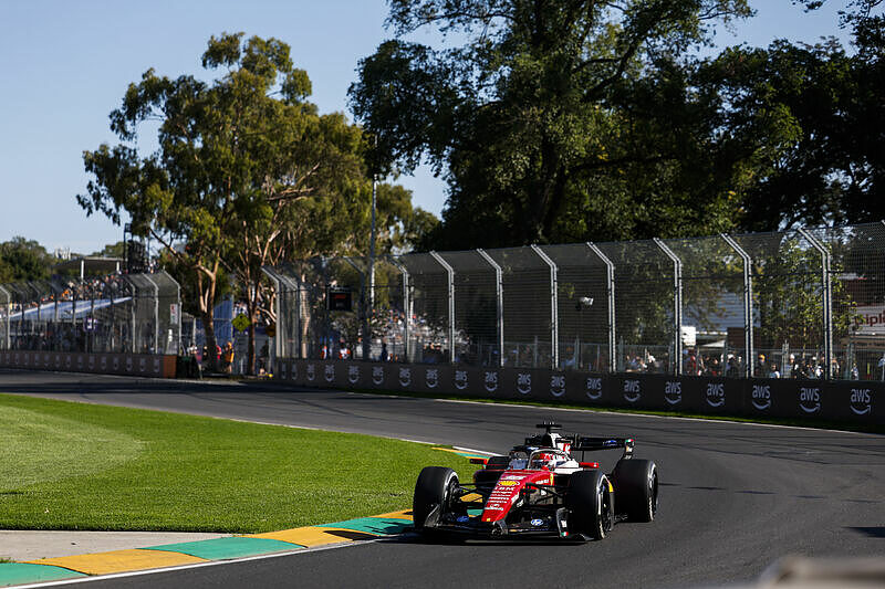 GP Australia 2026, Charles Leclerc sul podio a Melbourne: “In difesa la batteria è un incubo”