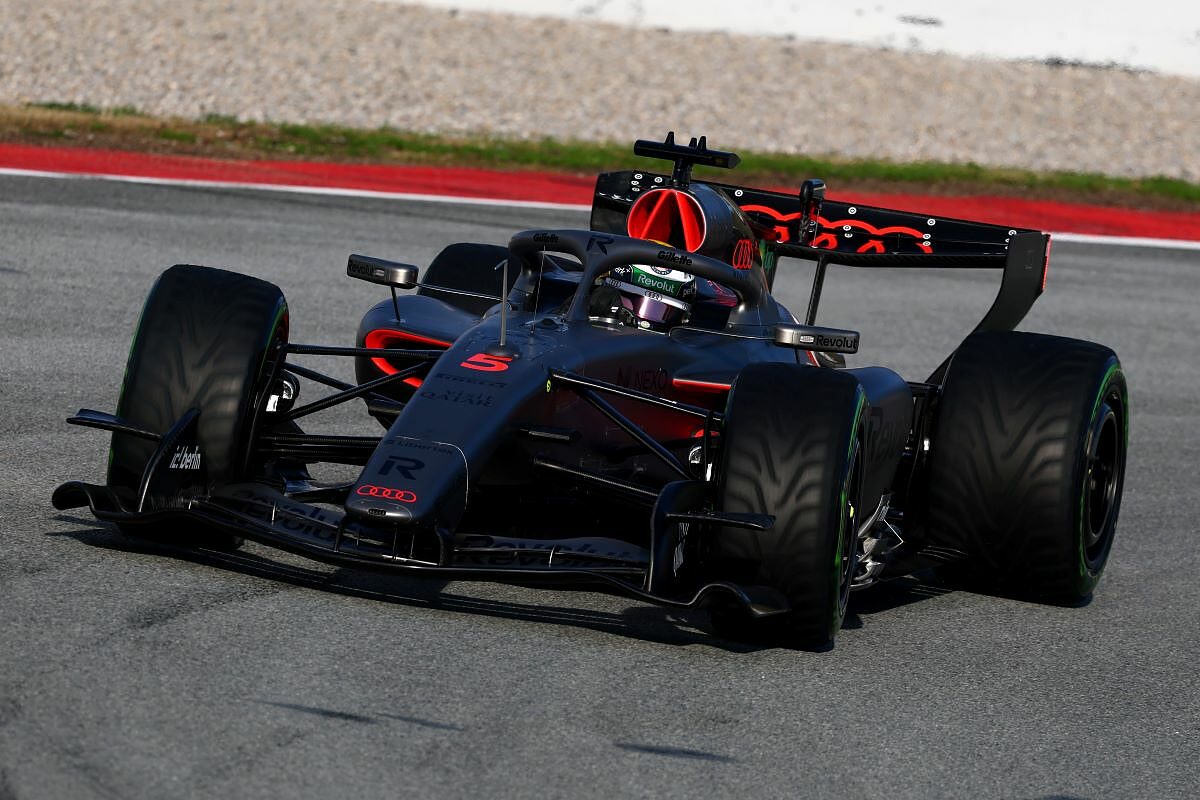 Audi R26 test Barcellona