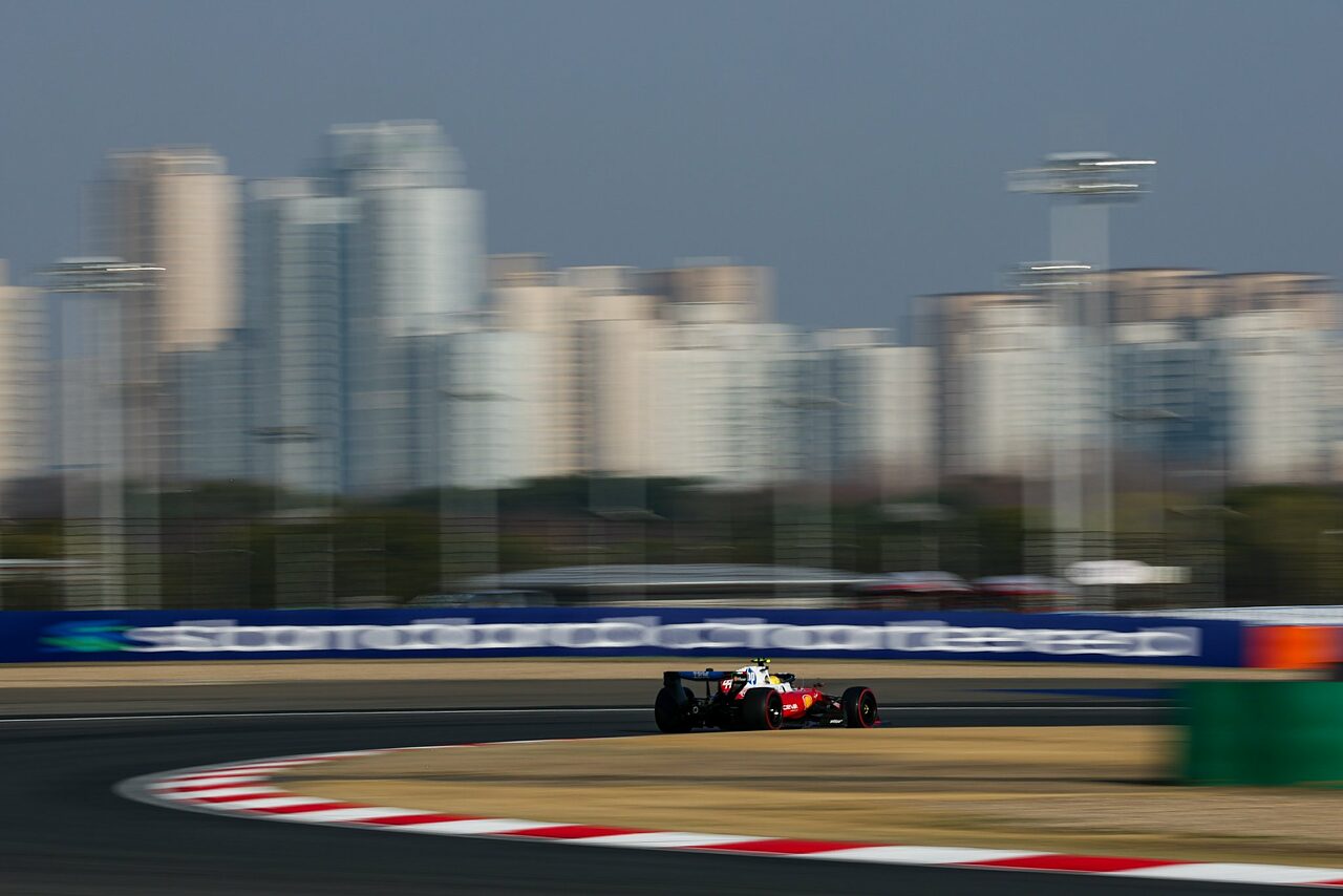 GP Cina 2026, Hamilton si prende la seconda fila nonostante il vento di Shanghai