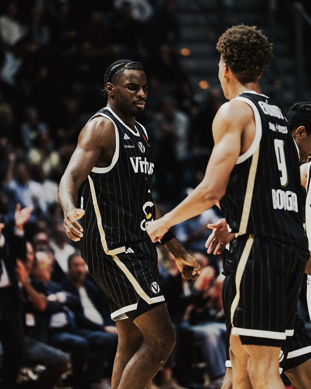 Kevin Kokila in azione con la Virtus