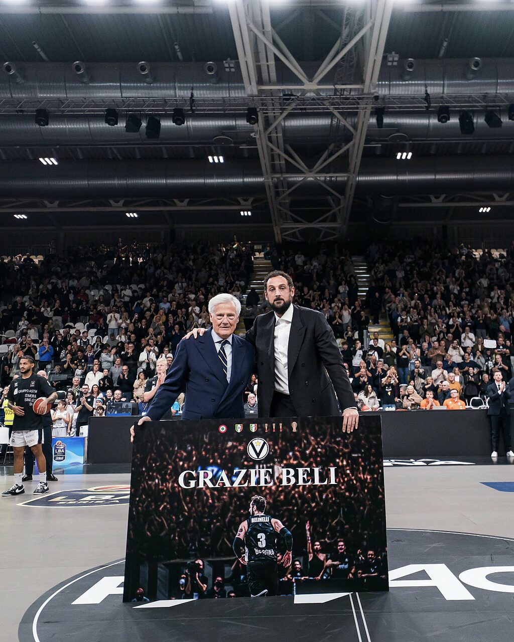 Marco Belinelli viene premiato alla BeliNight