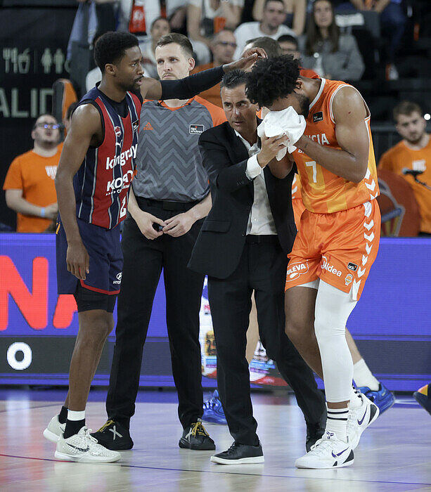 Braxton Key lascia il campo dopo un duro colpo al volto del tutto involontario