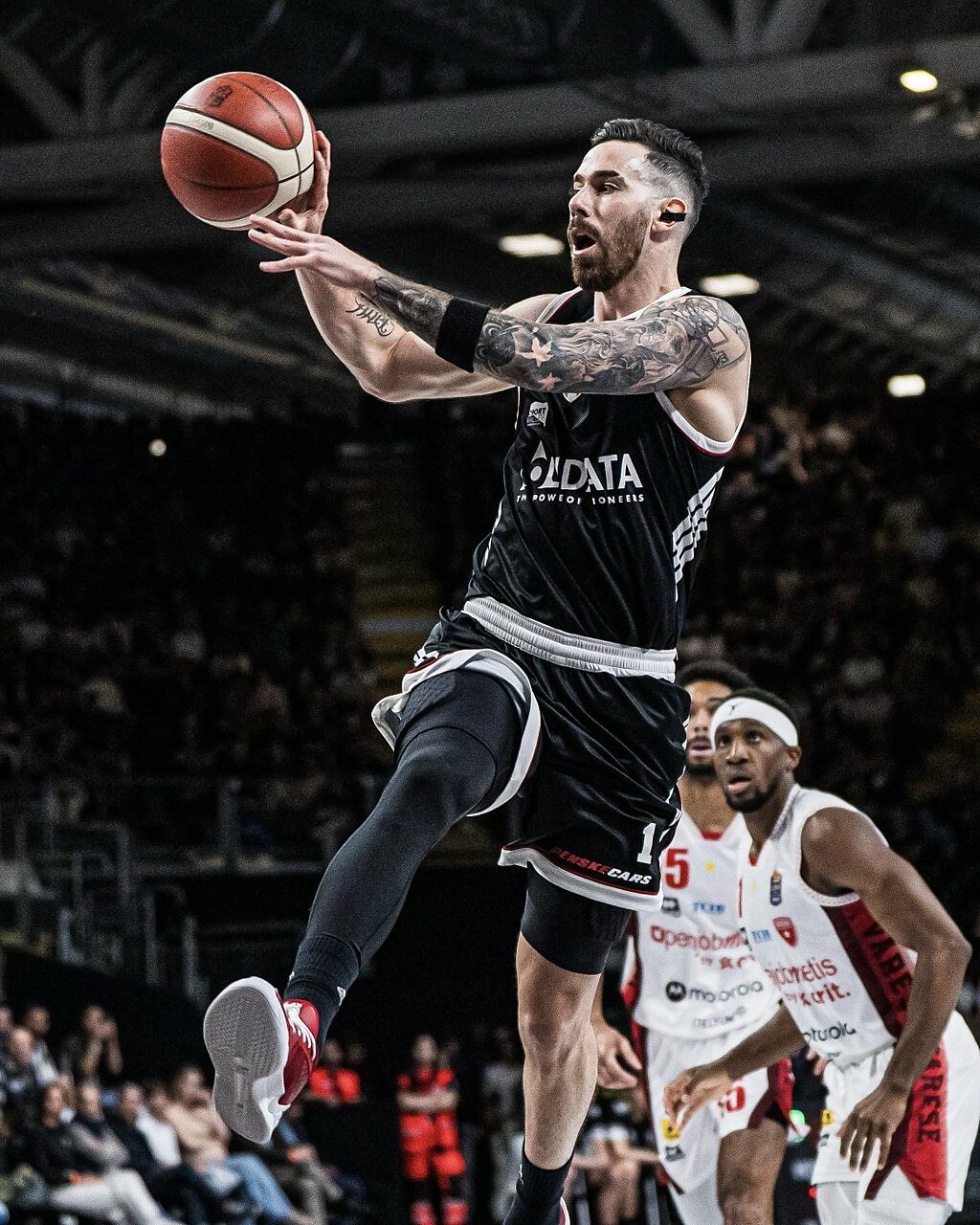 Luca Vildoza in azione con la Virtus al rientro