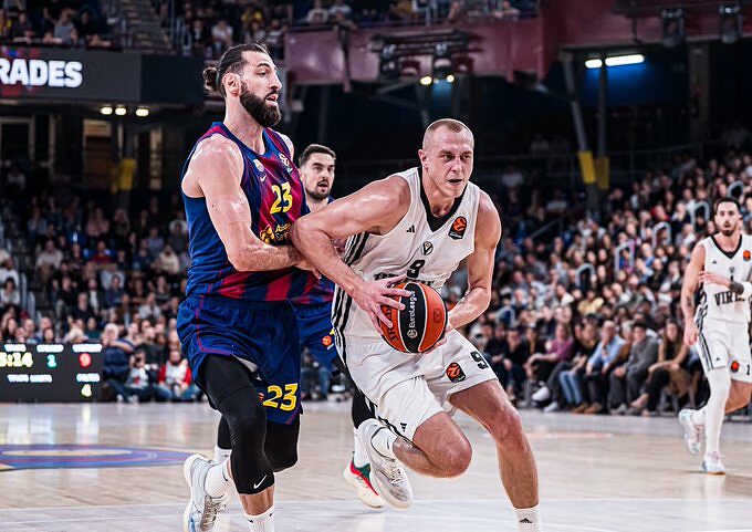 Alen Smailagic in azione con la Virtus