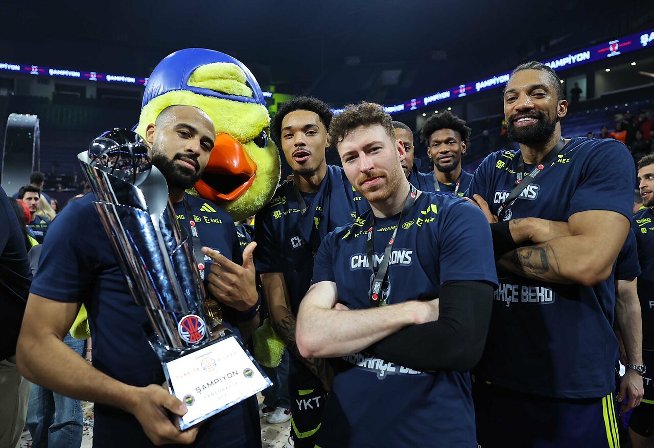 Horton Tucker con la coppa