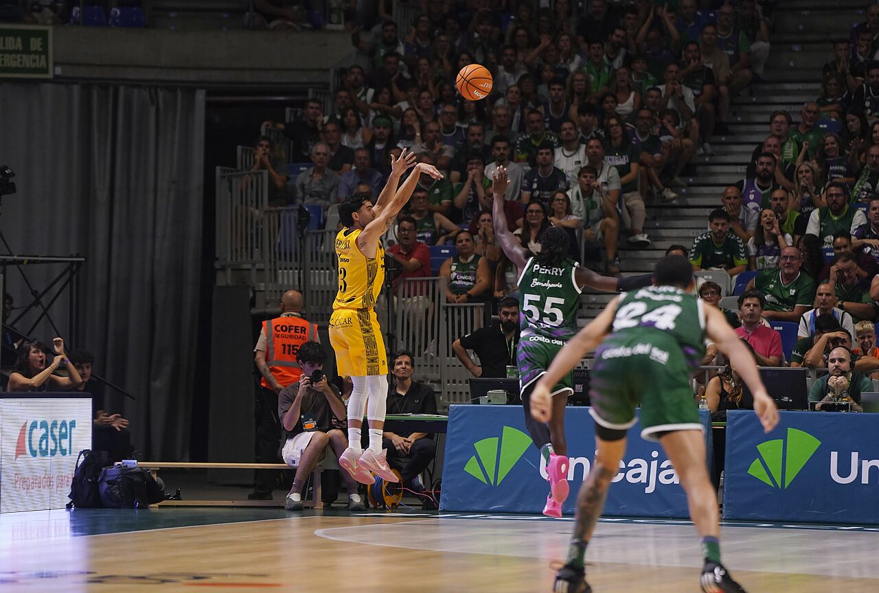 Fernandez al tiro contro Malaga