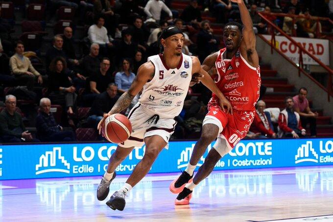 Justin Robinson in maglia Sharks