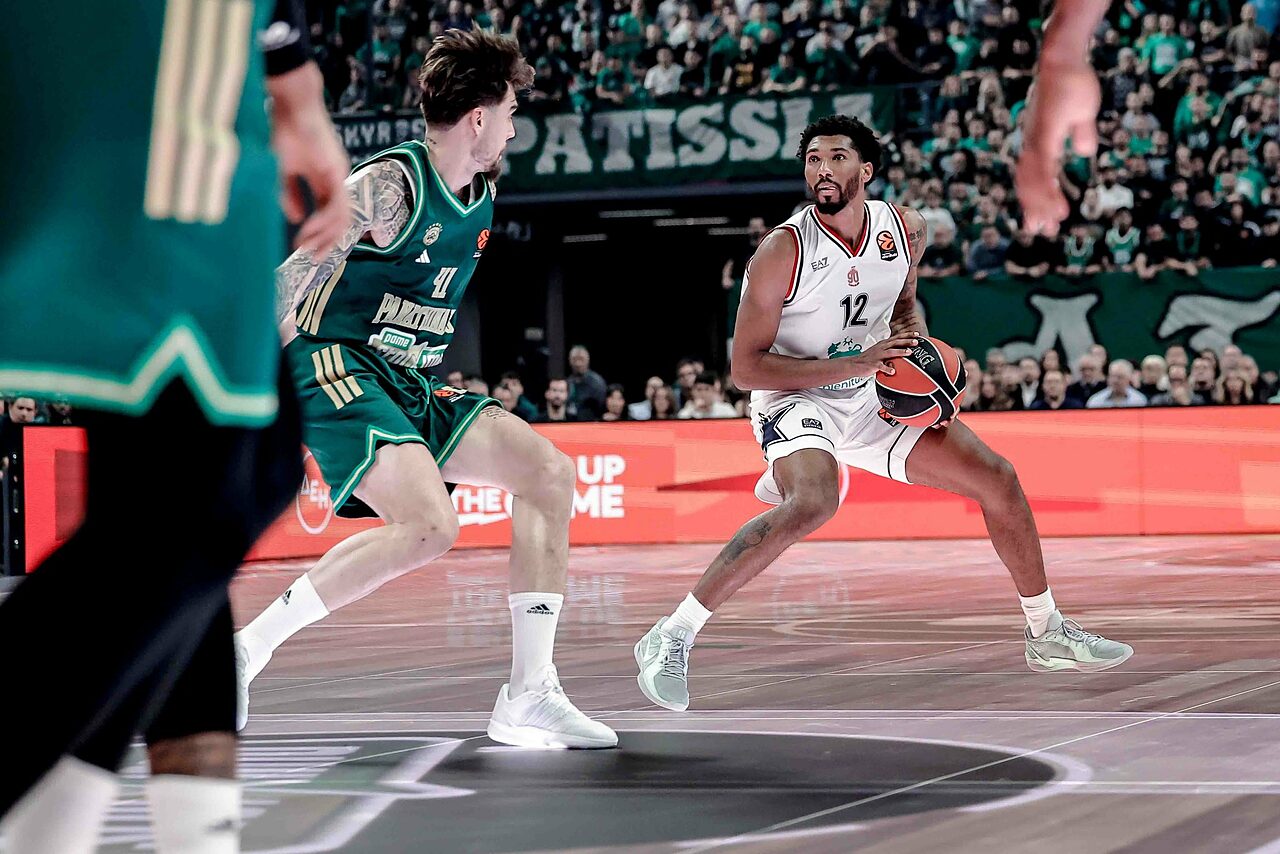 Brooks al tiro contro Hernangomez