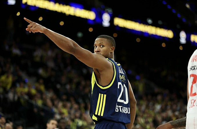 Devon Hall ha rifiutato le prime offerte di rinnovo del Fenerbahçe ed è ora diretto a Milano
