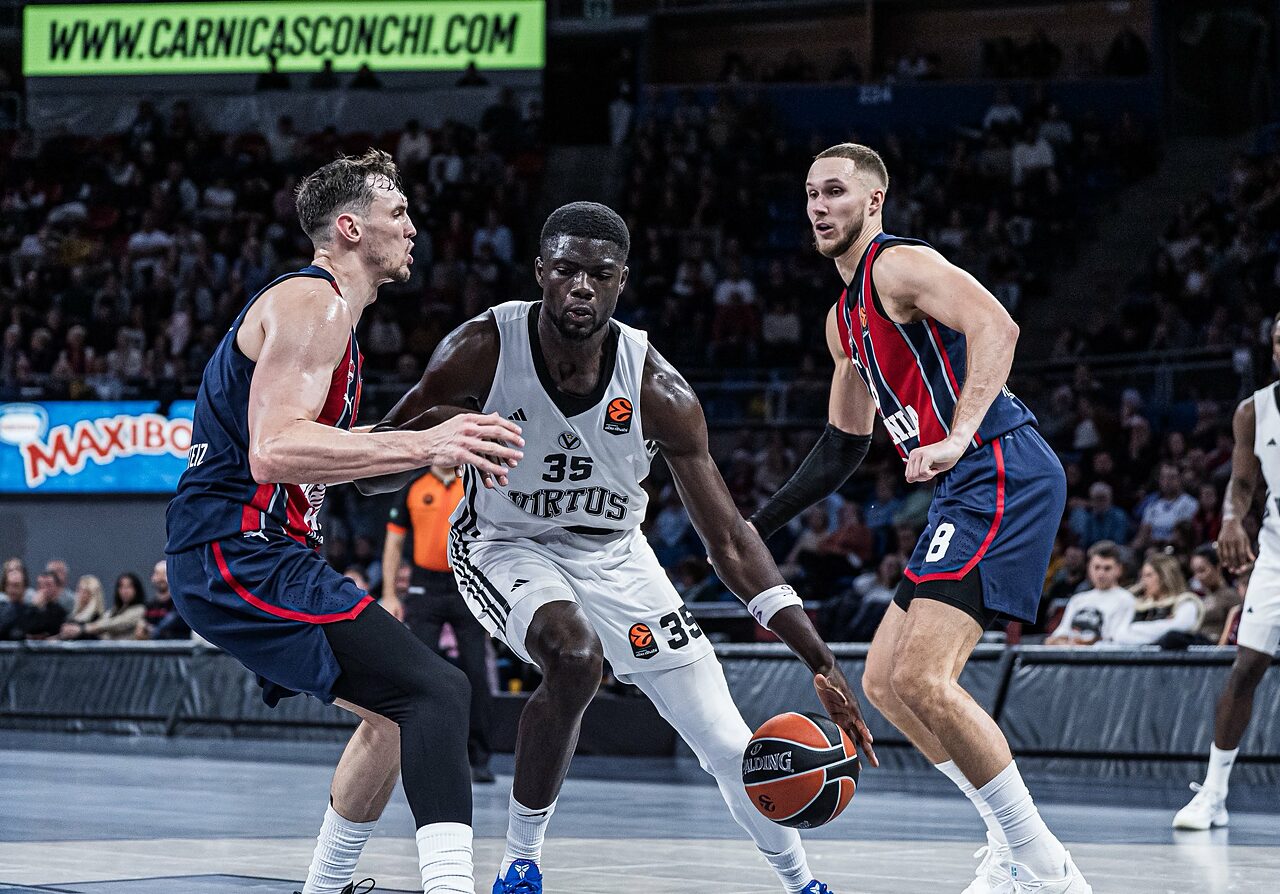 Momo Diouf in azione con la Virtus