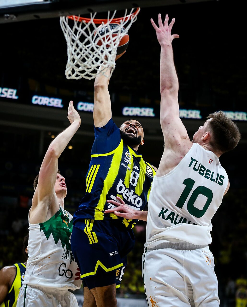 Grande giocata di Horton-Tucker