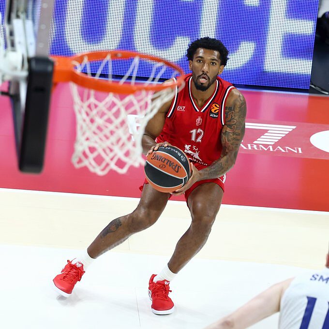 Brooks al tiro contro l'Efes