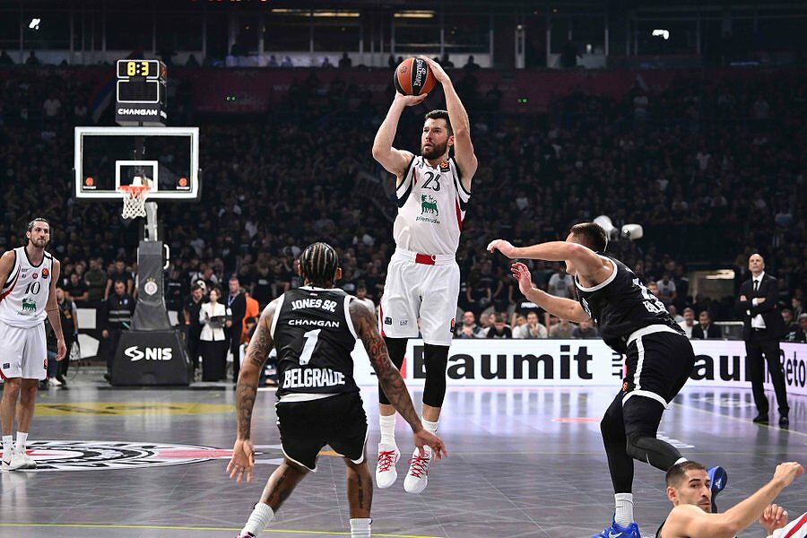 Peters al tiro contro il Partizan