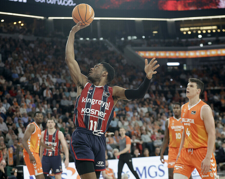 Trent Forrest, canestro vincente a Valencia