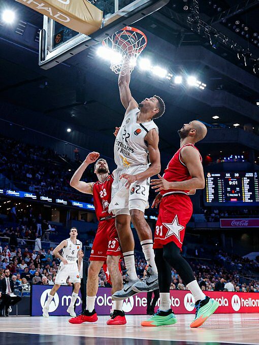 Tavares schiaccia contro Milano