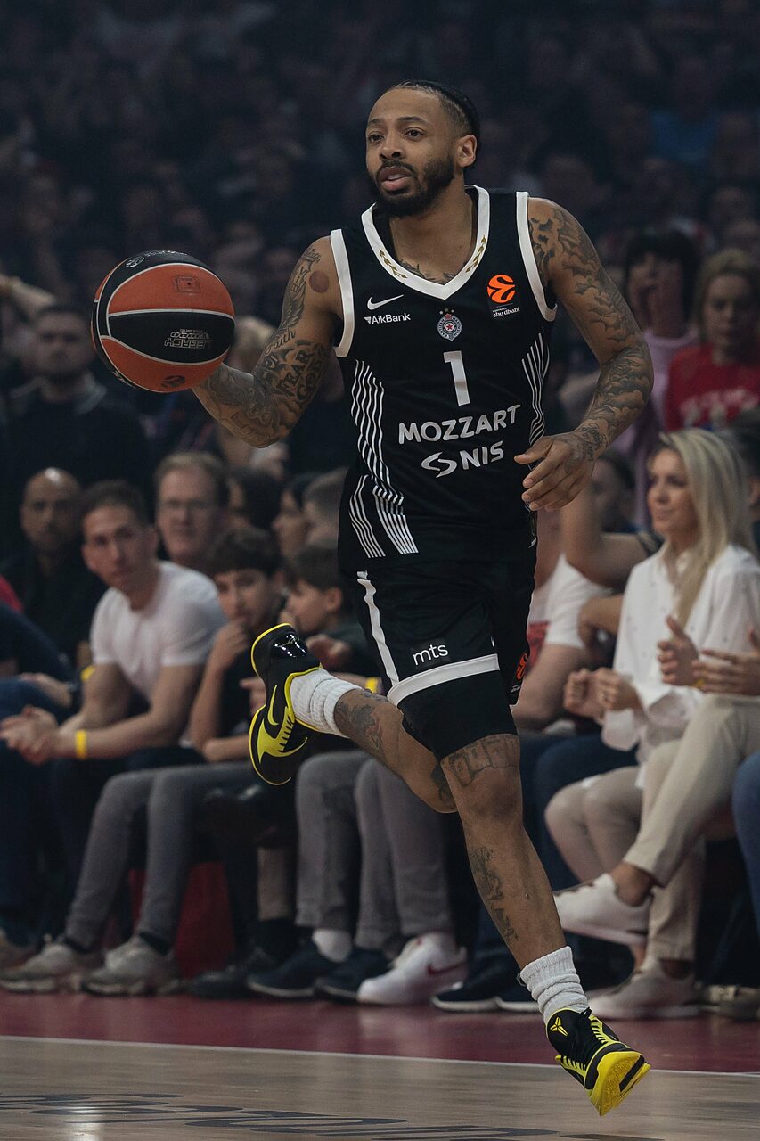 Carlik Jones decisivo