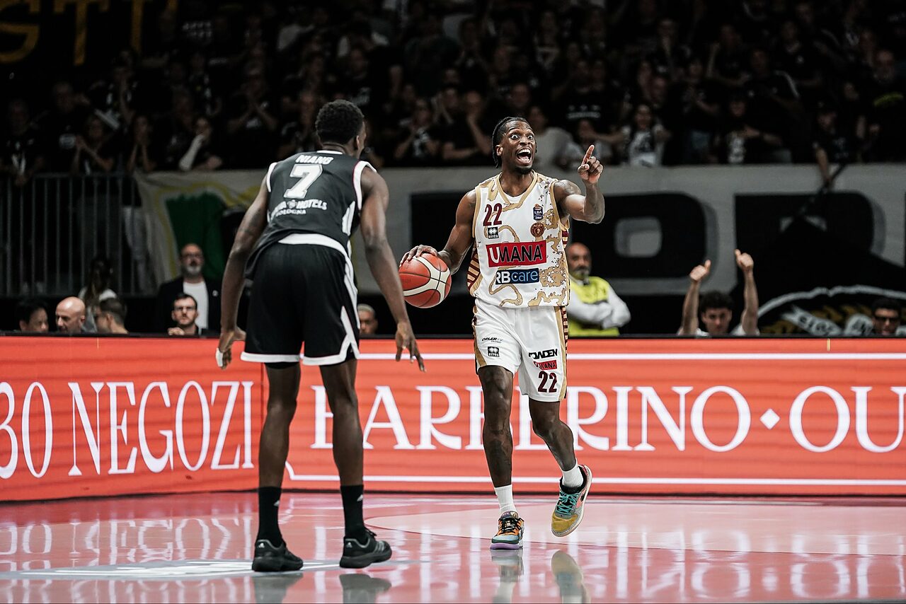 Jordan Parks in azione con la Reyer