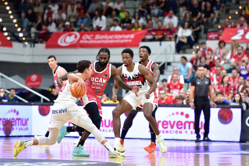 Matteo Spagnolo ha guidato il Baskonia nel tentativo di rimonta a Murcia
