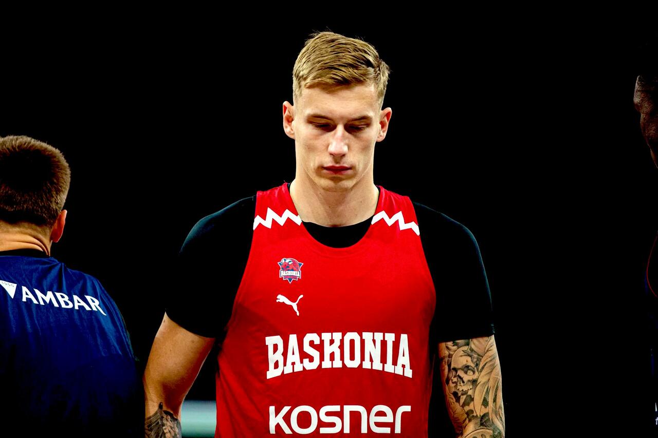 Samanic in allenamento con Baskonia