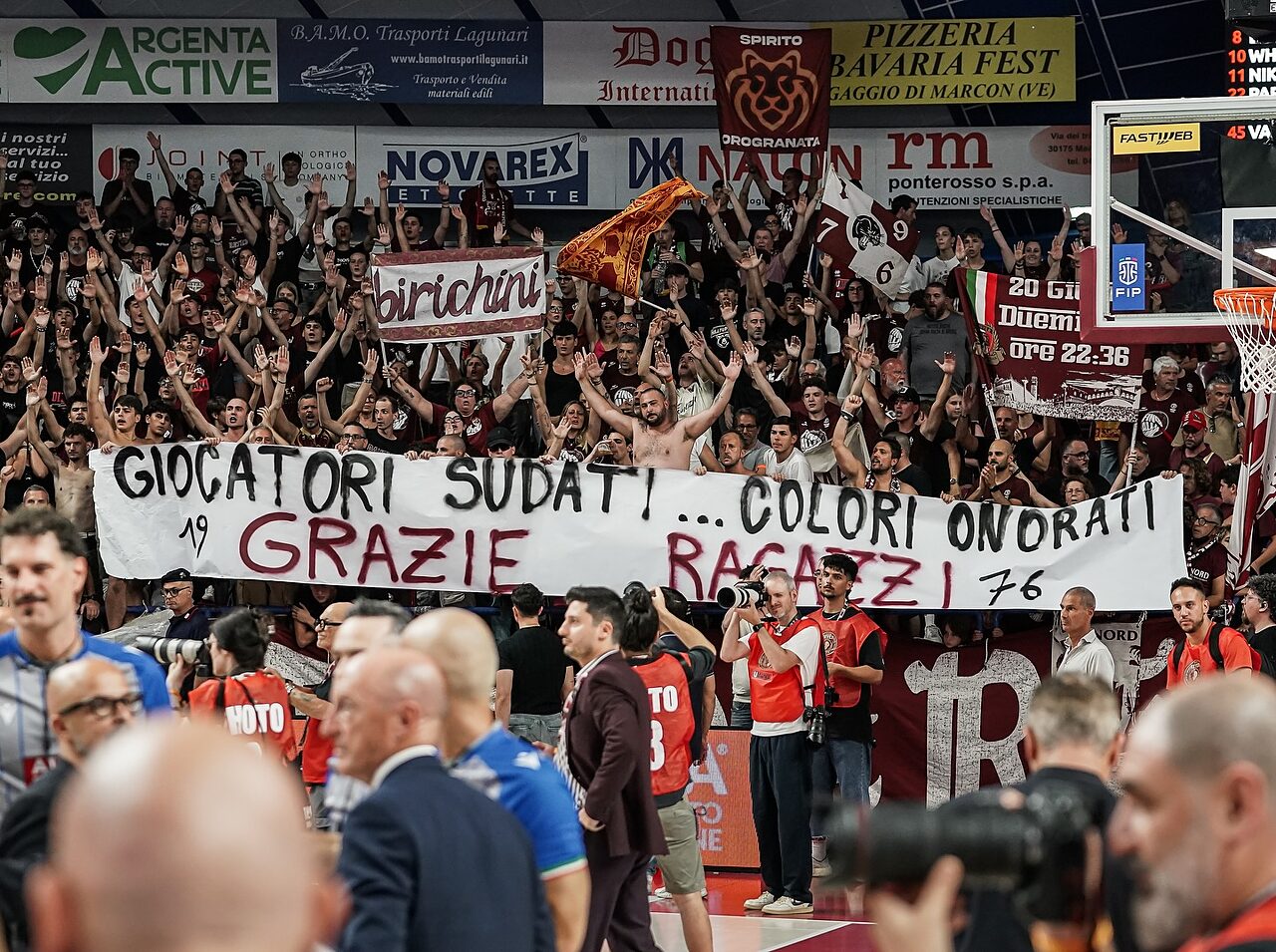 I Panthers omaggiano la squadra dopo G4 con Milano