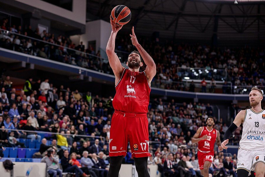 Ricci a canestro contro Dubai